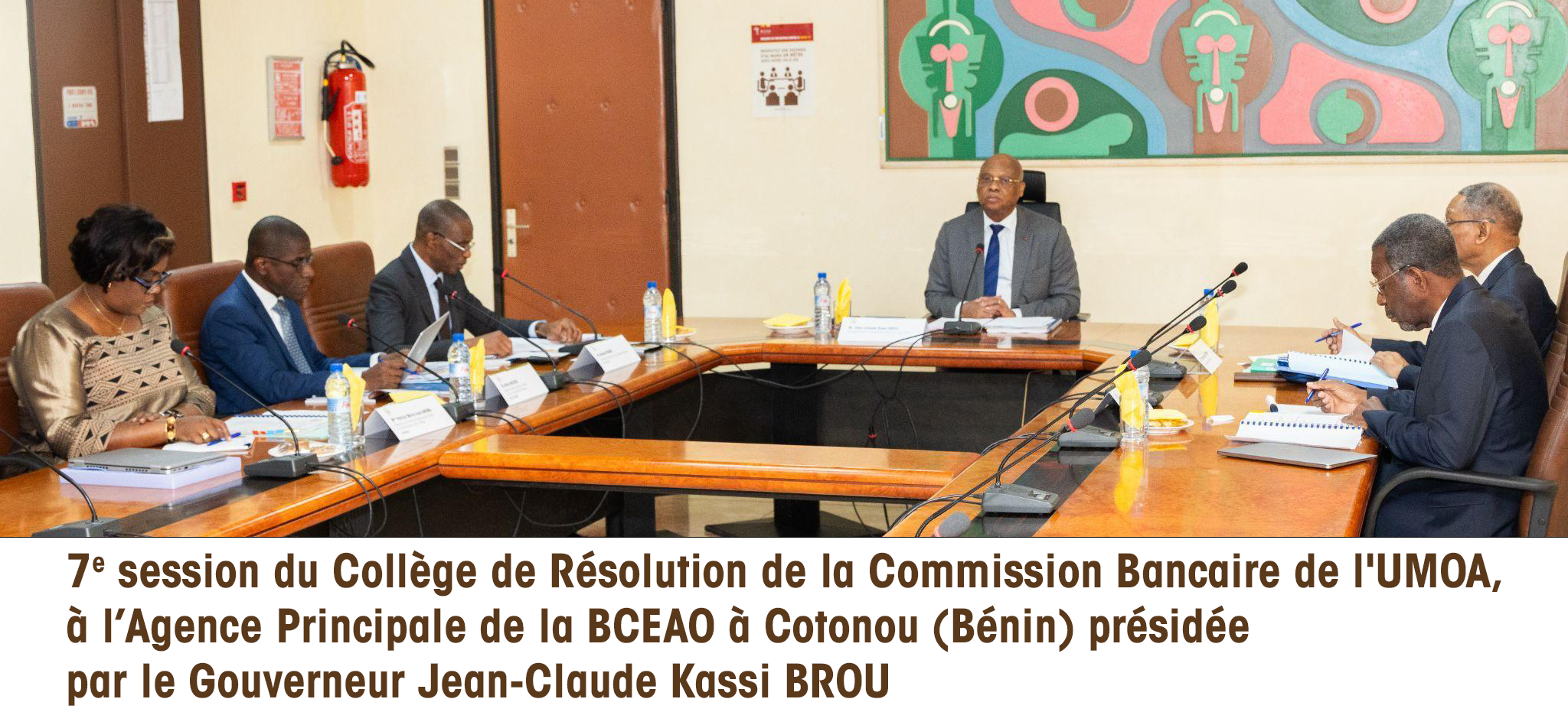 Le Collège de Résolution de la Commission Bancaire de l’UMOA a tenu sa 7e session ce mardi 19 décembre 2023, dans les locaux de l’Agence Principale de la Banque Centrale des Etats de l'Afrique de l’Ouest (BCEAO) à Cotonou (Bénin), sous la présidence de Monsieur Jean-Claude Kassi BROU, Gouverneur de la BCEAO.  Au terme des délibérations, les membres du Collège ont examiné et adopté les projets de plans de résolution d’établissements bancaires d’importance systémique (EBIS).