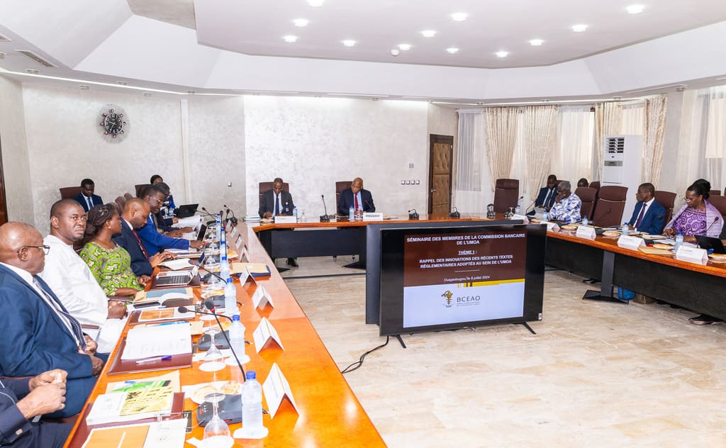 Allocution d’ouverture du Gouverneur M. Jean-Claude Kassi BROU, Président de la Commission Bancaire